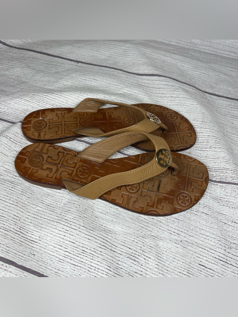 Tory Burch Women’s 6 Thora Tan Leather Gold Metal Logo Medallions Sandals